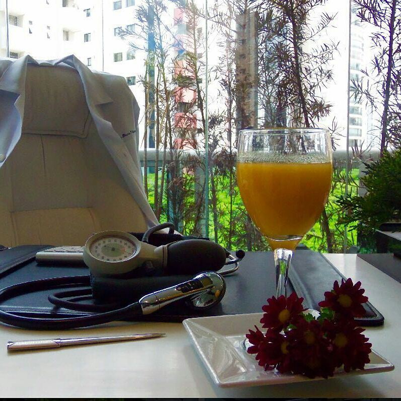 Recepção e ambiente acolhedor da Atrium Medicina em Moema